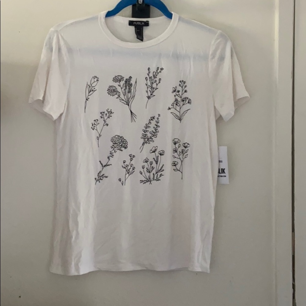 White tshirt with flower outlines